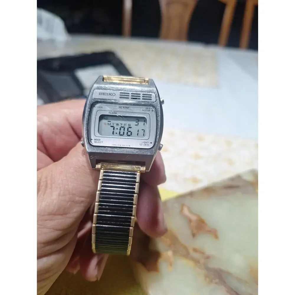 Vintage Seiko A638-5009 LCD Digital Alarm Watch Japan 1980s Quartz 33mm